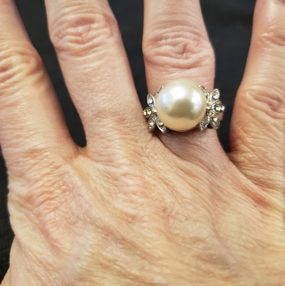 Pearl ring Size 6
